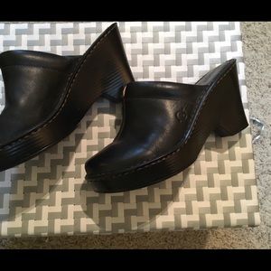 Black size 7 Born clogs brand new black